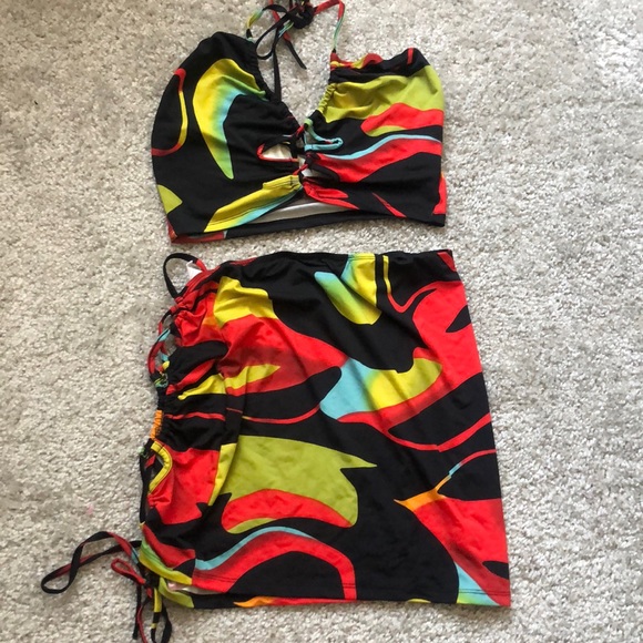 Multi color two piece - Picture 2 of 6